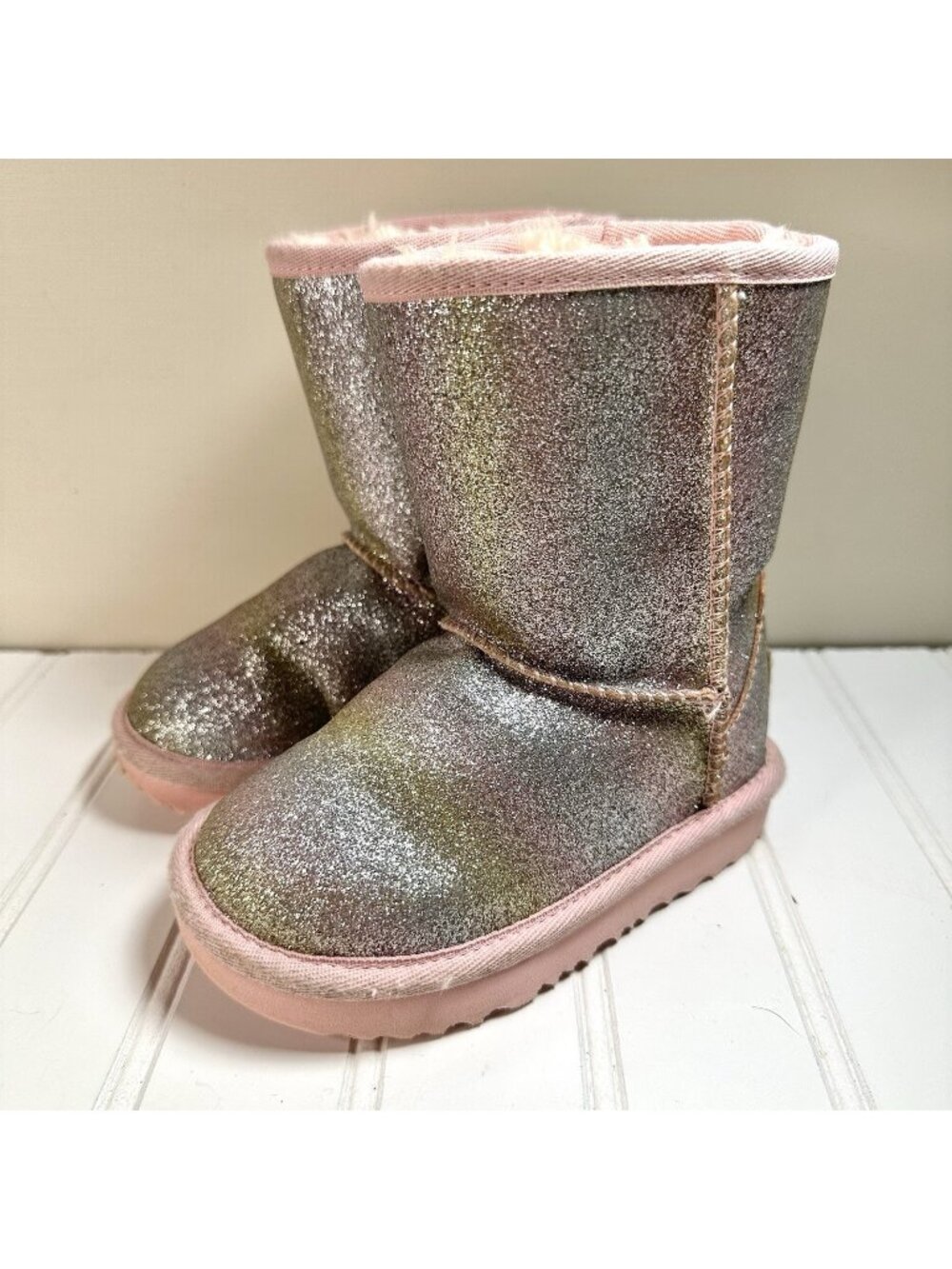 UGG Girls Sz 7 Classic II Rainbow Glitter Boots Pink Sheepskin Lined 1130784T